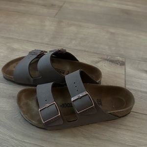 Women’s size 7 Birkenstock slippers